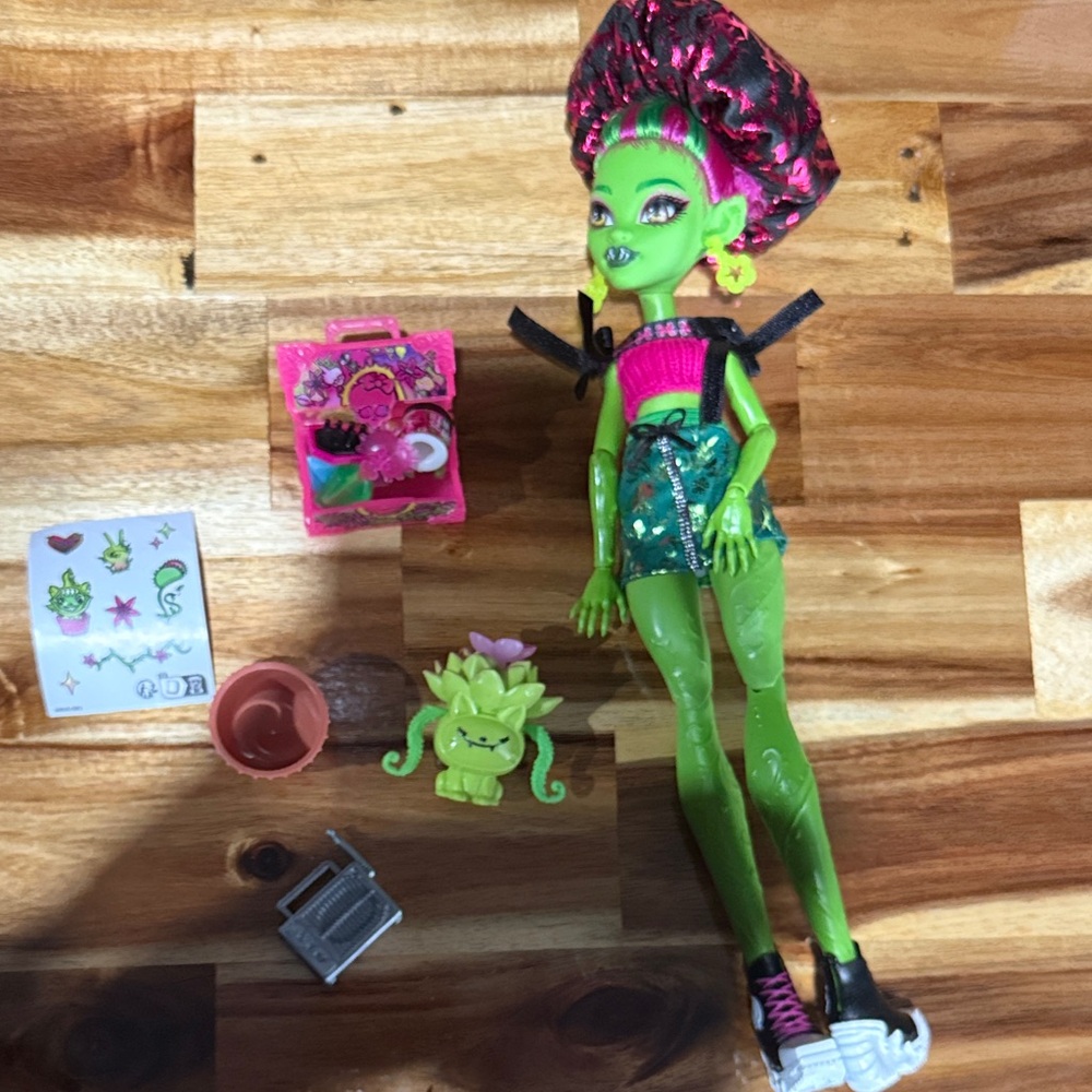Monster High Self-Scare Secrets Venus McFlytrap Doll